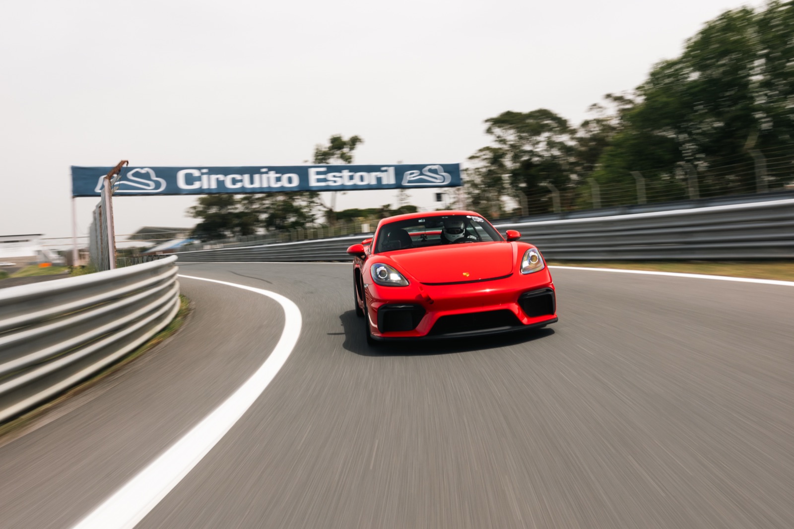 Turning in under the Circuito Estoril banner